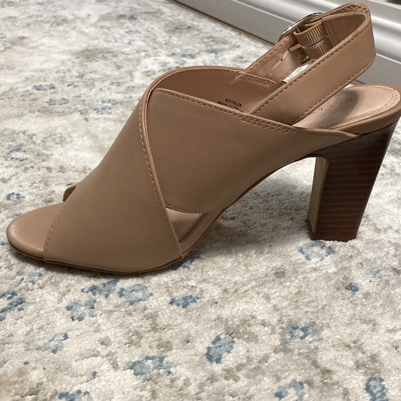 Kelly & Katie tan heels - Picture 5 of 15